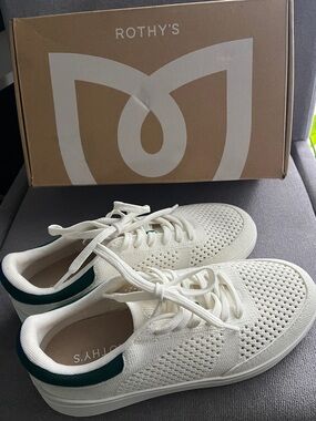 Rothy's Ivory Knit Lace-Up Sneakers with Dark Green Woman’s 10.5 Men’s 9